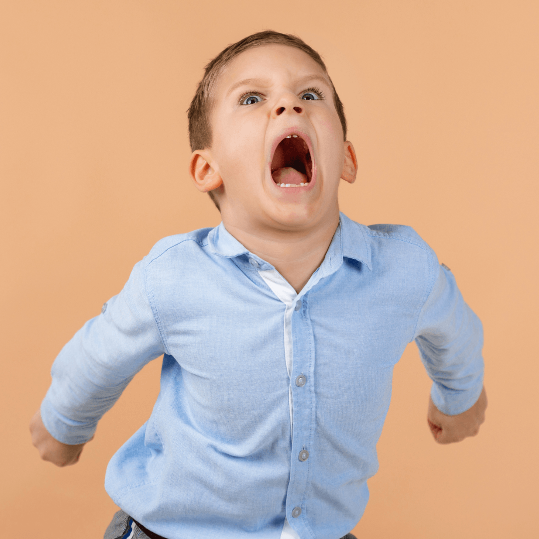 Parent épuisé face aux crises émotionnelles d’un enfant avec TDAH ou TOP